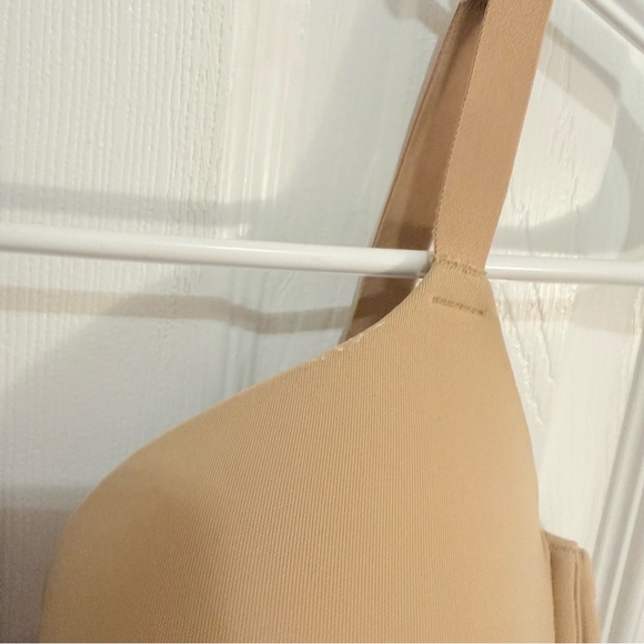 Skims Tan Bra - Picture 3 of 8